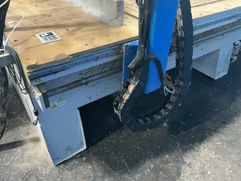 SHOP SABRE 60” X 126” CNC ROUTER MACHINE   -  IS 510