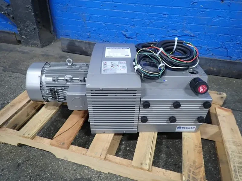BECKER 98/112 M^3/H VACUUM PUMP  -  KVT 3.100