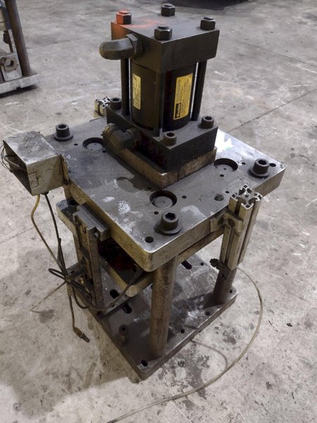 4-POST HYDRAULIC PRESS - ROLLFORMER CUTOFF PRESS: YOBRO #25562
