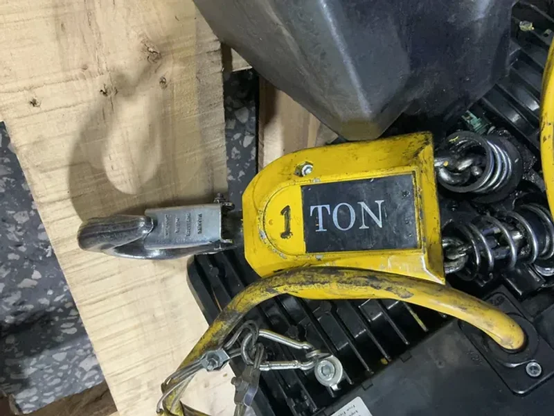 R&amp;M 2 TONS, 16/4 FPM, 2.8/0.75 HP LOADMATE CHAIN HOIST  -  LM102.00012PC16T2