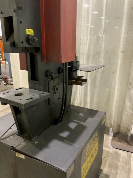 30 TON EDWARDS HYDRAULIC IRONWORKER: STOCK #80592