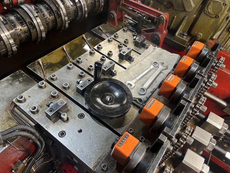 Chun-Zu Model CBP-165S Five Die Bolt Former