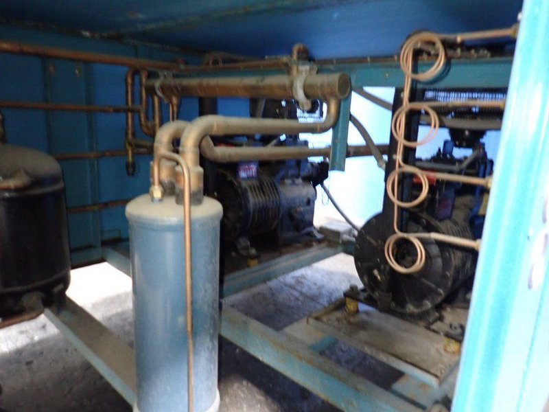 THERMOTRON ENVIRONMENTAL TEST CHAMBER  -  SX-64-705-705