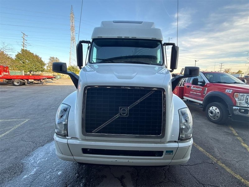 VOLVO VNL64T780 - Trucks