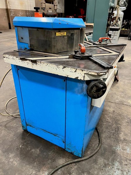 USED EUROMAC VARIABLE ANGLE 8&quot; x 8&quot; x 1/4&quot; HYDRAULIC SHEET METAL NOTCHER, Stock# 10993, Year: 1995
