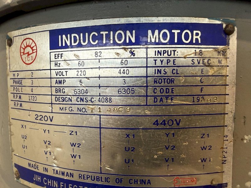 2 HP SHARP VERTICAL MILLING MACHINE W/ KURT VISE. STOCK # 0557025.