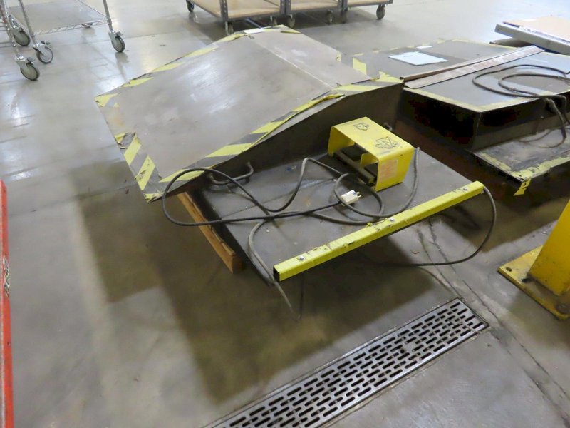 Globe International AA-2-36, 32" x 58" Scissor Table, 2000 LBS Lifting Capacity, Remote Foot Switch, Transition Ramp- Auction Item