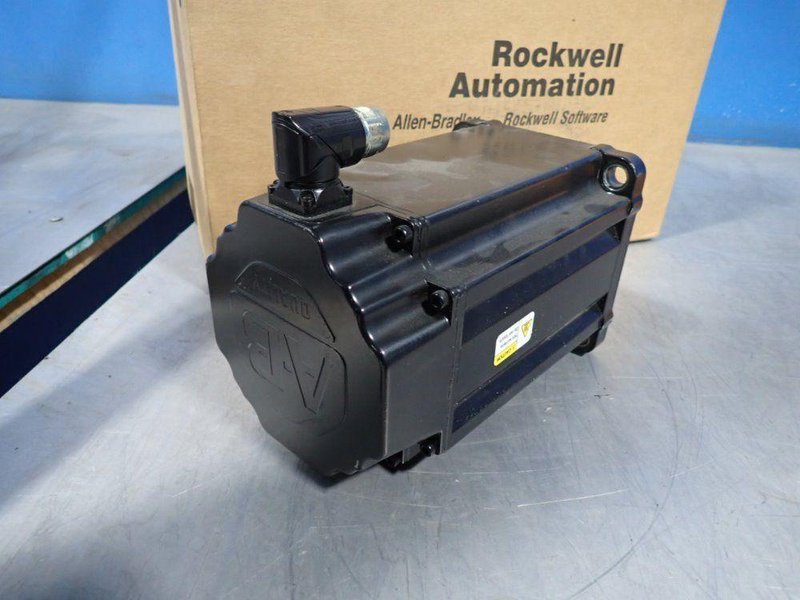 ALLEN BRADLEY 2.32 KW AC SERVO MOTOR  -  VPL-B1651C-PK14AS