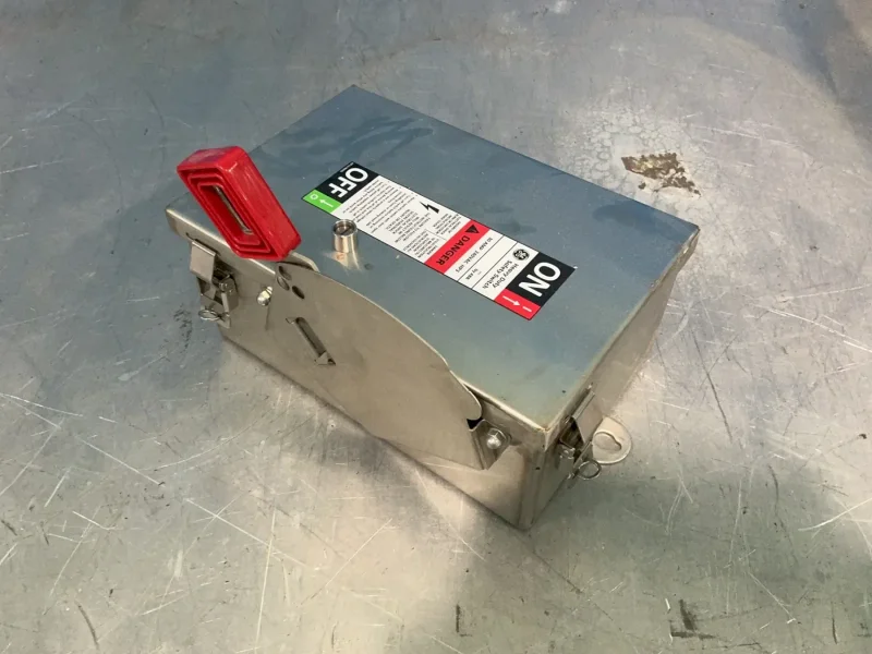 GENERAL ELECTRIC SAFETY SWITCH  -  TH2221SS