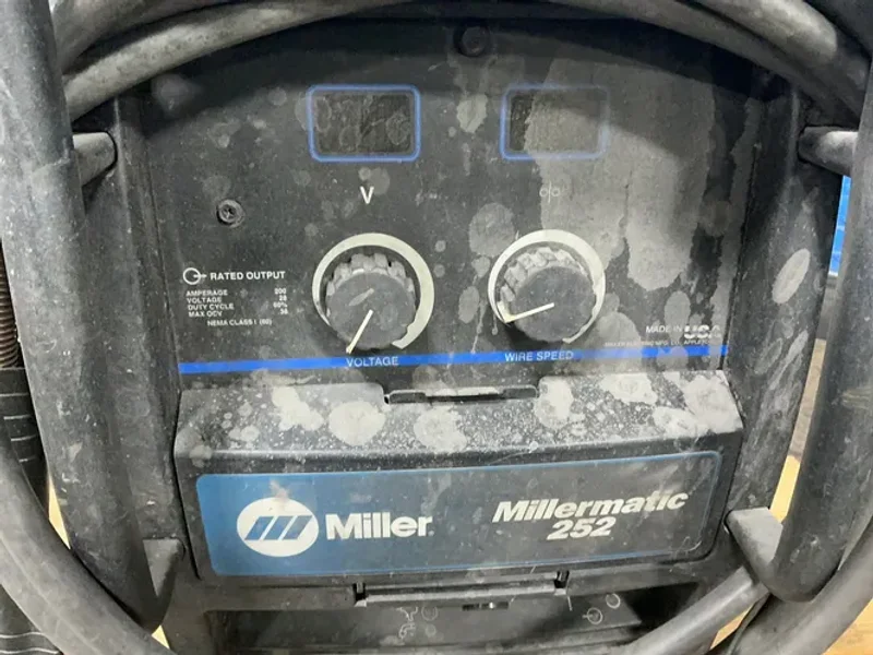 Miller  200 A Welder  - Millermatic 252