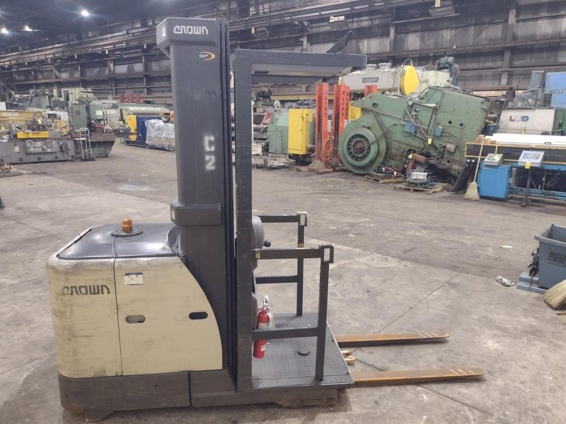 3,000 LB CROWN MODEL #SP 3500 ELECTRIC ORDER PICKER FORKLIFT 2018 : YOBRO #25408
