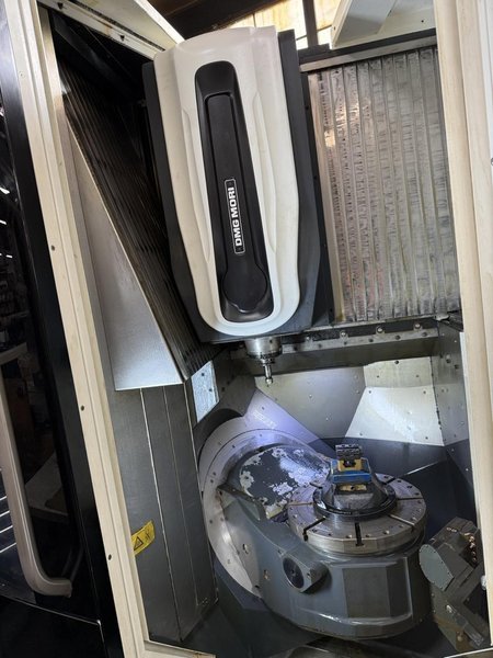 DMG Mori DMU 40 eVo UMC, 2016 – Full 5 Axis, Through Spindle Coolant, Renishaw Probe, Siemens Control, Chip Conveyor