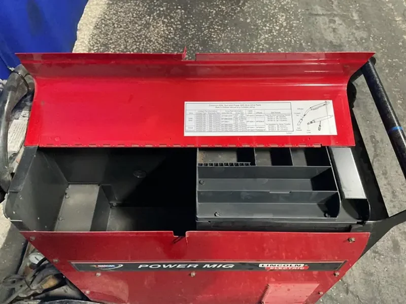 LINCOLN ELECTRIC 250 A WELDER  -  POWER MIG 255