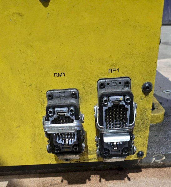 FANUC M-16i ROBOT ARM AND RJ-3 CONTROLLER W/ PENDANT USED 1999