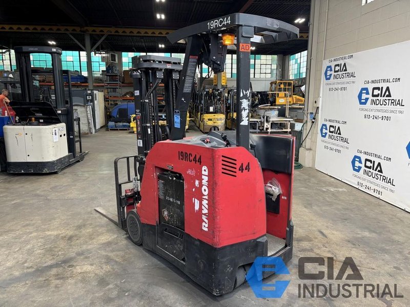 2019 - 3,500 LB. RAYMOND MODEL 425-C35TT STAND-UP ELECTRIC FORKLIFT
