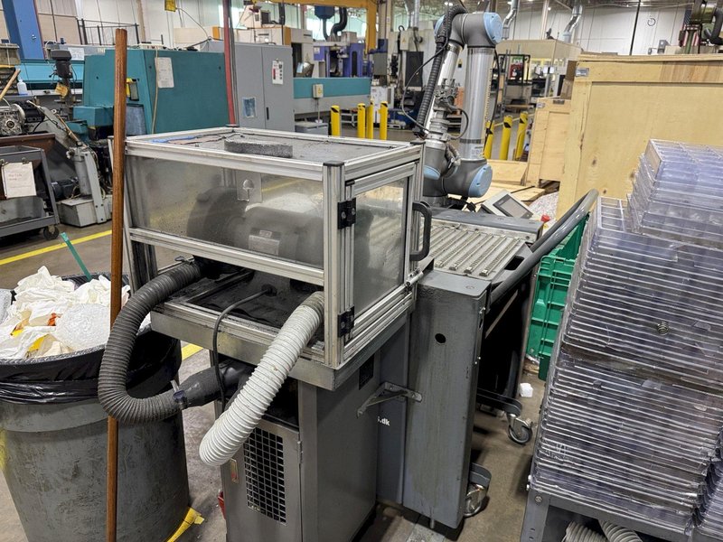 2018 UNIVERSAL ROBOTS UR10 Cobot - Dual Chuck Grippers, Flexible Loading System