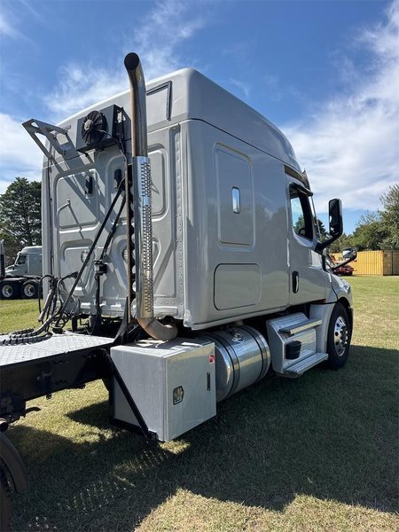 2020 Freightliner Cascadia 126 1FUJHHDV9LLMA8506