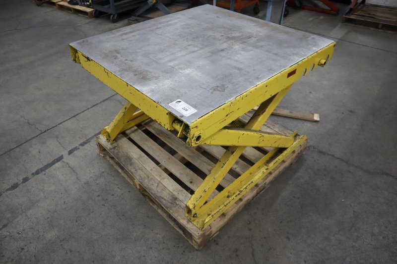Scissor Lift Table, 4,000 Lb Capacity, 40&quot; x 40&quot; Surface- Auction Item
