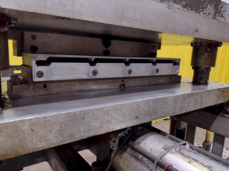 22" PNEUMATIC CUTOFF SHEAR &amp; PRESS WITH ACCELORATOR: STOCK #19539