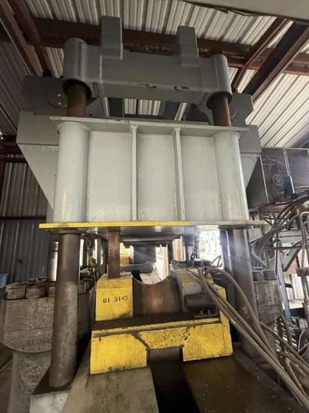 2000 TON HEAVY DUTY 4-POST HYDRAULIC PRESS. STOCK # 0543726
