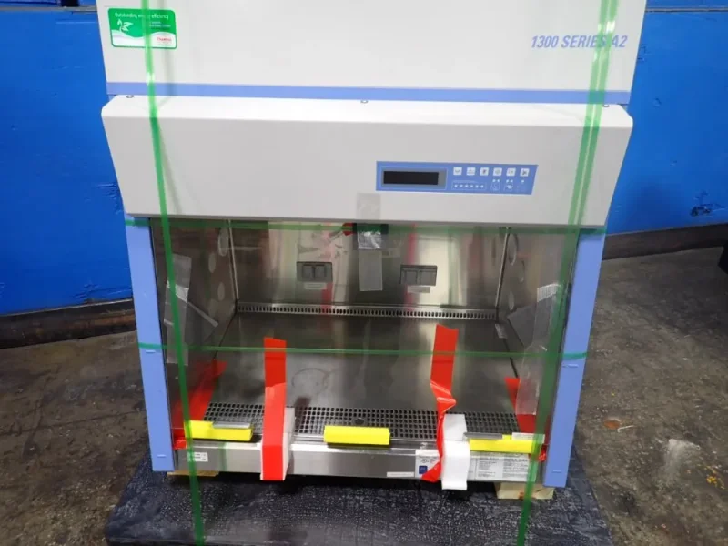 THERMO FISHER SCIENTIFIC 22" X 34" X 22" BIOLOGICAL SAFTEY CABINET   -  1323