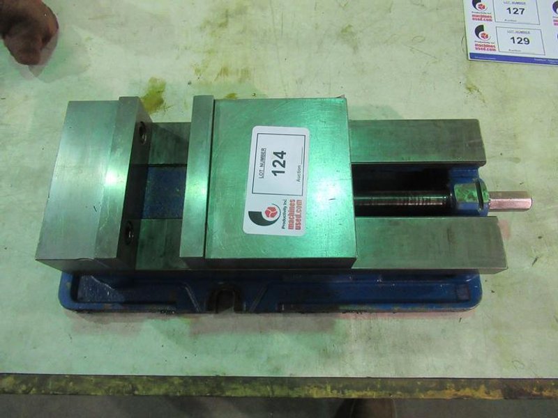 Kurt D675 Machine Vise with Steel Jaws- Auction Item