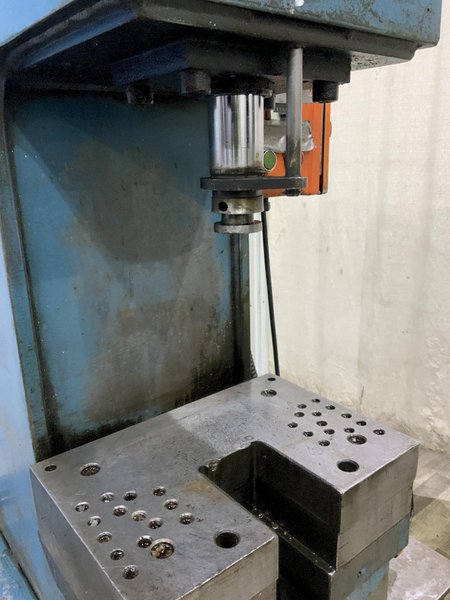 12 TON NEFF D12-5M HYDRAULIC C-FRAME PRESS: STOCK #81035