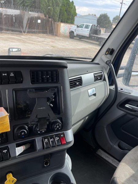 2020 Kenworth T680 1XKYD49X0LJ295151