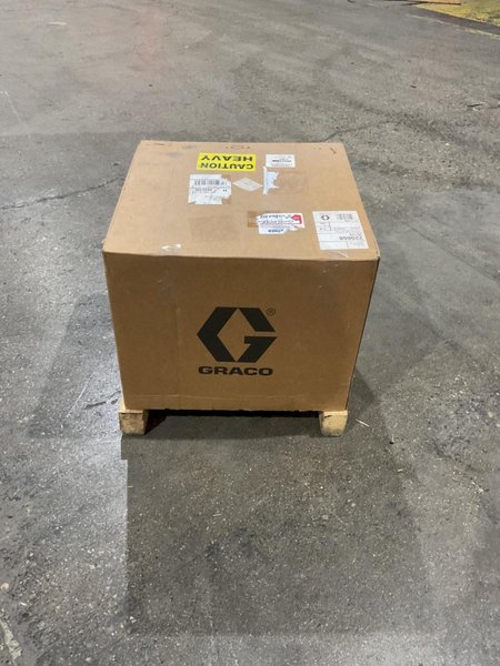 GRACO  25:1 BELLOWS PUMP, SST, UHMWPE SEALS 220668 NIB