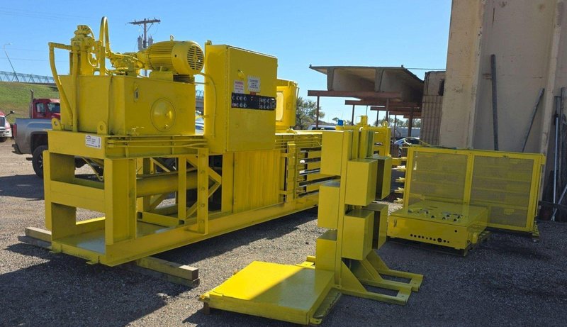 30&quot; X 36&quot; SELCO MODEL #HSO-107-A AUTO-TIE HORIZONTAL HYDRAULIC BALER: YOBRO #24559