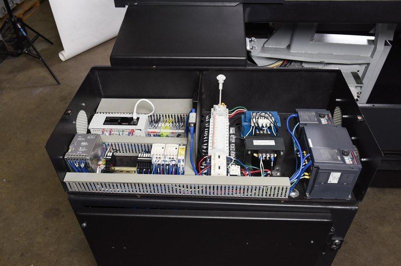 NEW - 18"H x 22"W HYD-MECH V-18APC-60 AUTOMATIC VERTICAL TILT FRAME BAND SAW