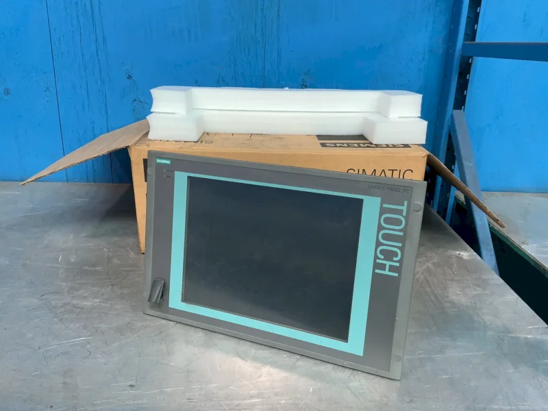 SIEMENS SIMATIC HMI IPC677C  -  6AV7892-0FD21-1AB0