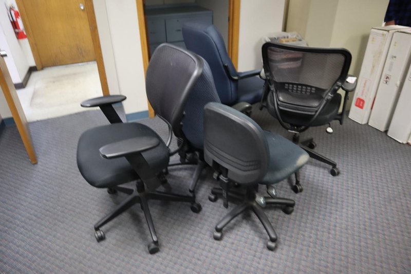 Rolling Office Desk Chairs- Auction Item