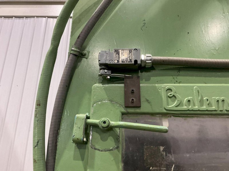 30" X 42" BALEMASTER CLOSED DOOR HORIZONTAL HYDRAULIC BALER: YOBRO #25088