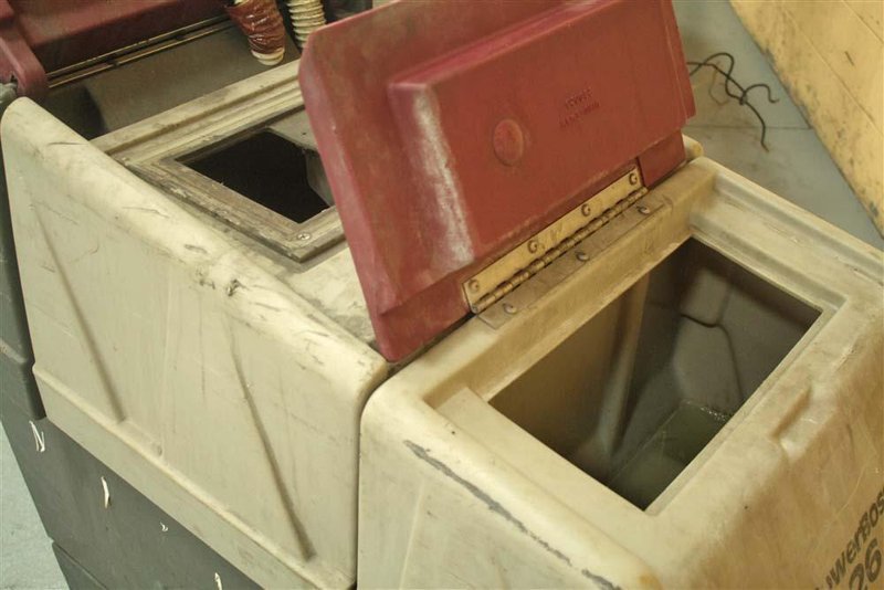 MINUTEMAN POWERBOSS 26 FLOOR SCRUBBER: 56238