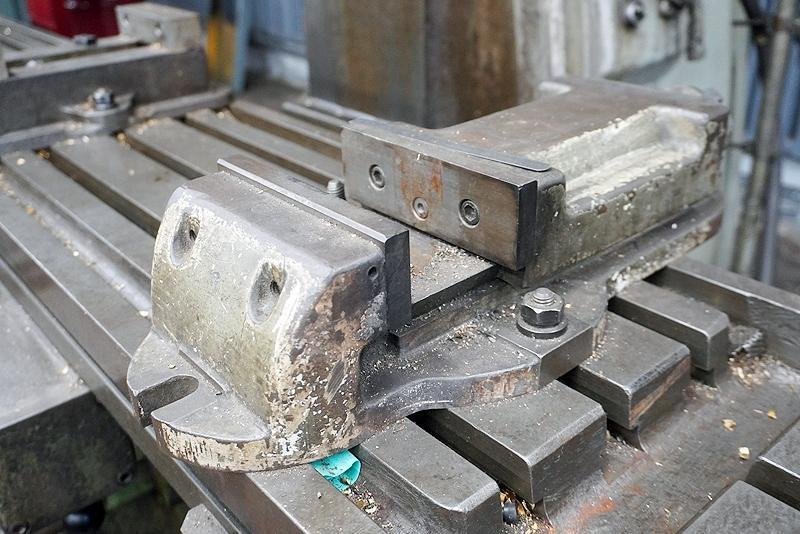 #3 CINCINNATI MODEL #3MI HORIZONTAL UNIVERSAL MILL WITH TOOLMAKERS OVERARM SPINDLE: YOBRO #25929