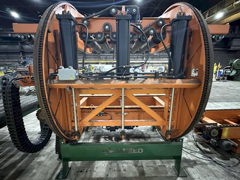 SWEED LOAD CLAMP &amp; TURNER / PACMAN FLIPPER SYSTEM WITH POWERED INFEED &amp; OUTFEED CONVEYORS: STOCK #22075