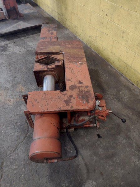 (2) HYDRAULIC PIPE VISES WITH HYDRAULIC POWER UNIT: STOCK 17506
