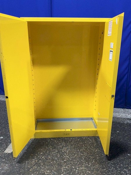 JUSTRITE 45 GALLONS  / 43" X 18" X 65" FLAMMABLE CABINET  -  894500