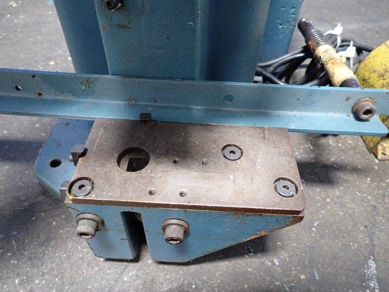AMP BENCH PUNCH  -  565435-5