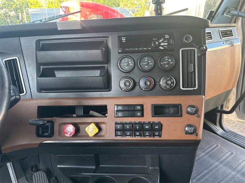 2019 Freightliner Cascadia 1FUJHHDR5KLKM7237