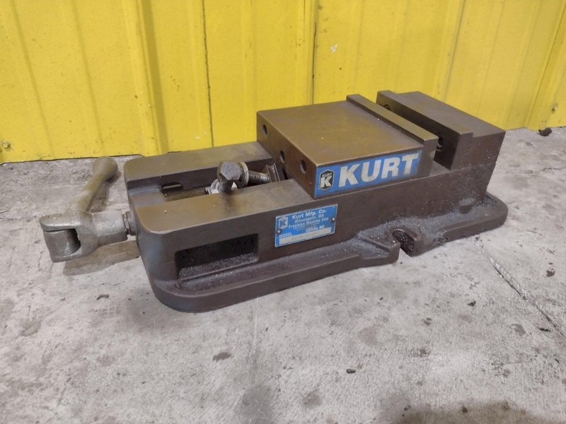 6&quot; KURT MODEL #D675 PRECISION MACHINE VISE W/ SWIVEL HANDLE: STOCK #23448