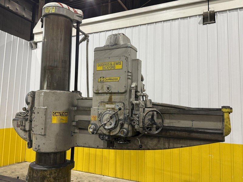 8&#039; ARM x 19&quot; GIDDINGS &amp; LEWIS MODEL #956-CHIPMASTER RADIAL ARM DRILL ON 360° T-SLOTTED BASE: STOCK #23546