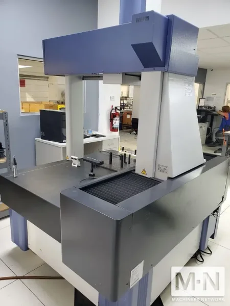 Mitutoyo Crysta Apex C 776 DCC Coordinate Measuring Machine