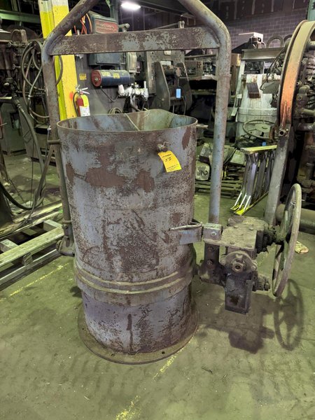 Modern 26&quot; x 46&quot; geared treatment ladle with two bottoms and parts