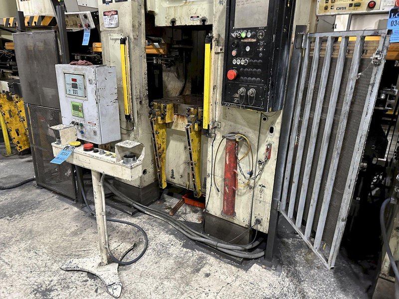 440 TON KOMATSU SSSC STAMPING PRESS