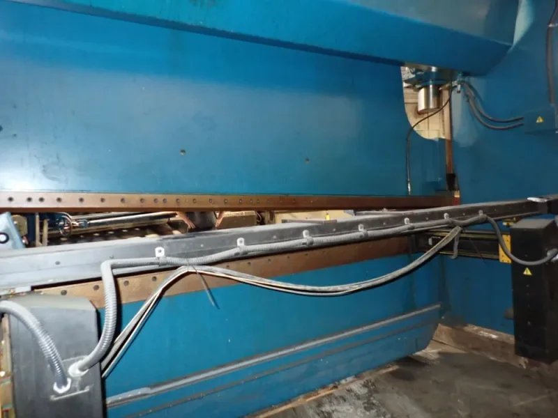 CINCINNATI 230 T PRESS BRAKE   -  230 AF X 12FT