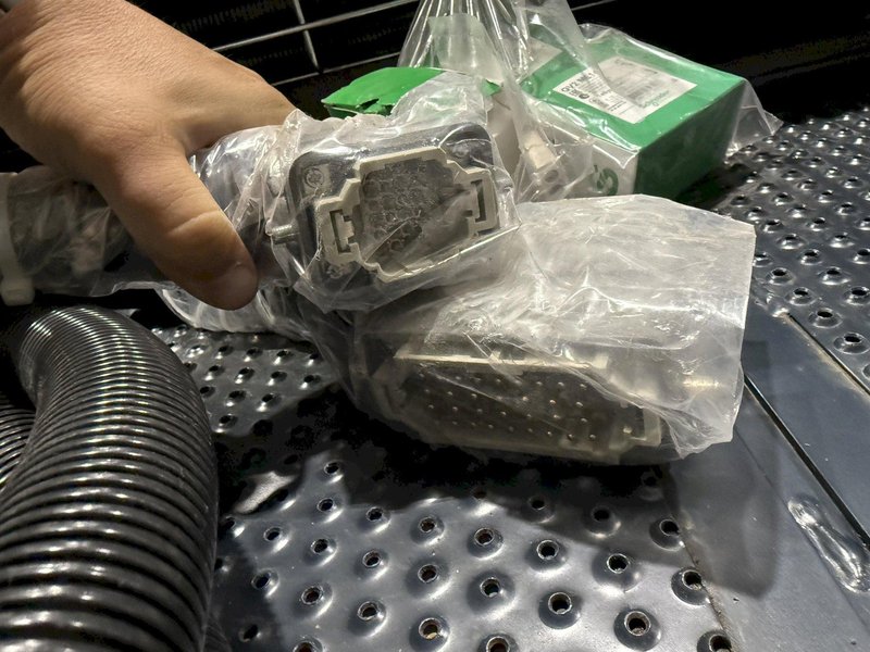 Mayfran MagSep Makino A81NX CNC Magnetic Scraper Chip Conveyor