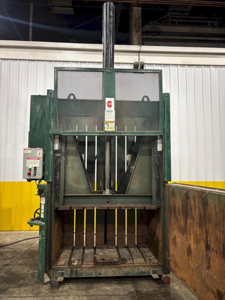 30&quot; x 60&quot; GALBREATH PATRIOT MODEL #VBPAT-3060 HYDRAULIC VERTICAL BALER: YOBRO #24417