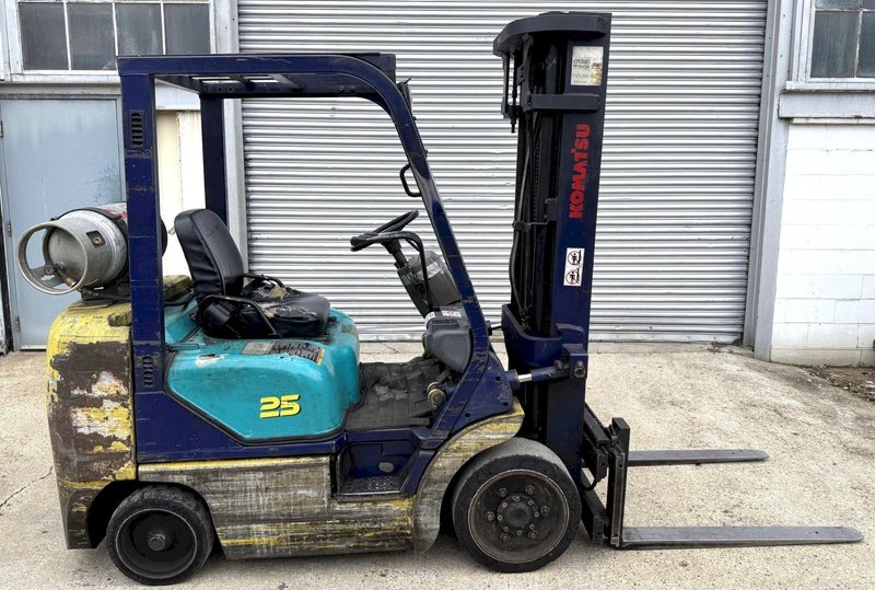 4500 Lb. Komatsu Lift Truck FG25ST-12 Triple Stage, SS, LP Gas, Low Price